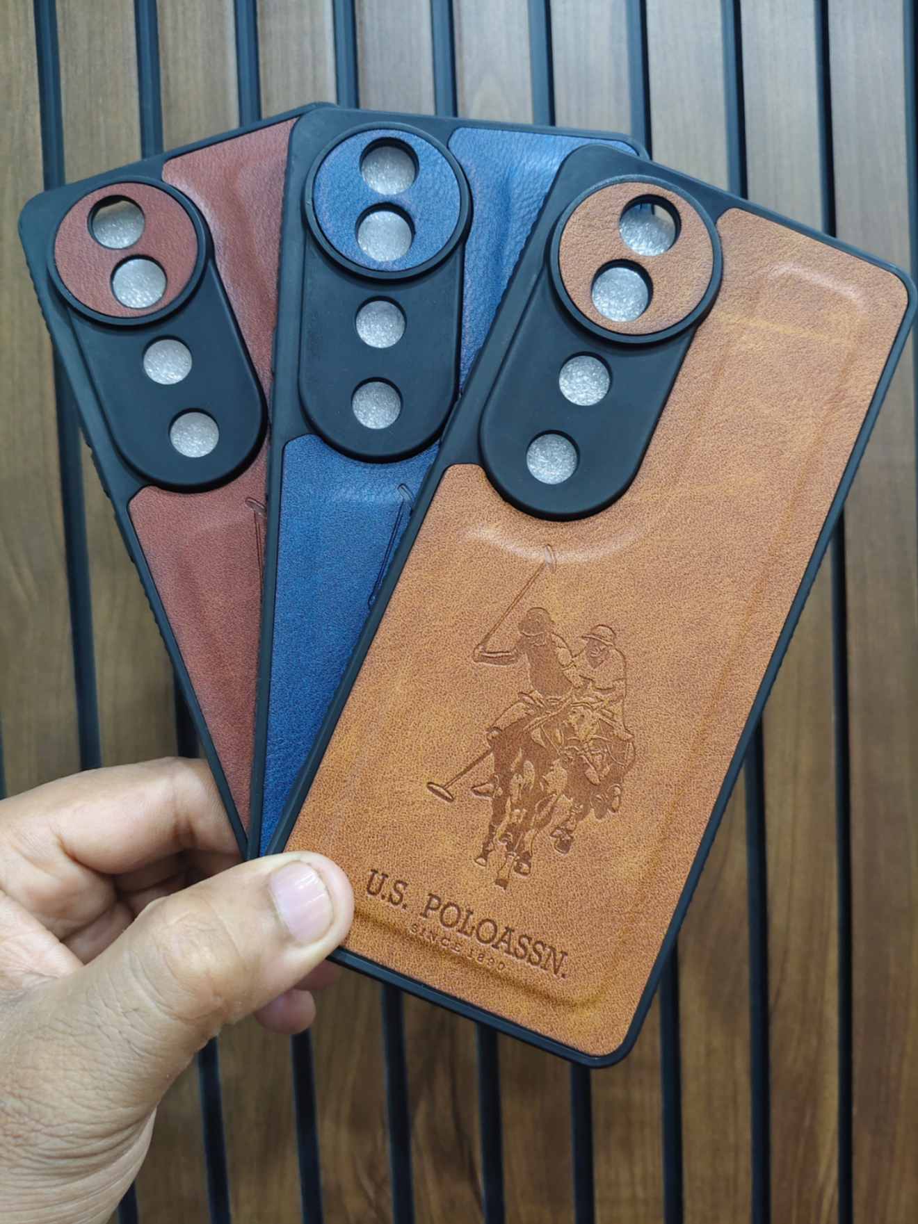 OwNsW1XTwoFS9zs4f5G.jpg US POLO LEATHER CASE WITH SIDE GRIP 211 PCS LOTT PRICE 35*211=7385/- - Image 1